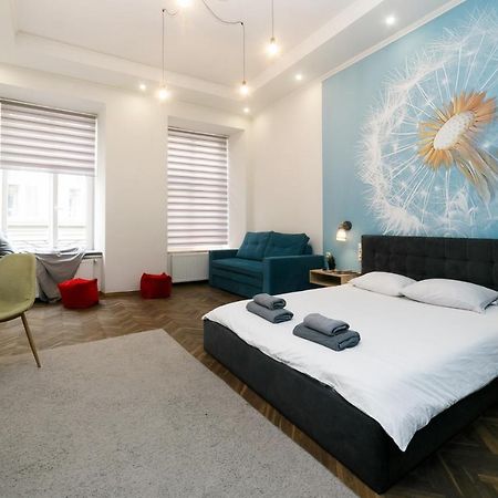 Main Square Apartment Good Stay In The City Center Львов Экстерьер фото