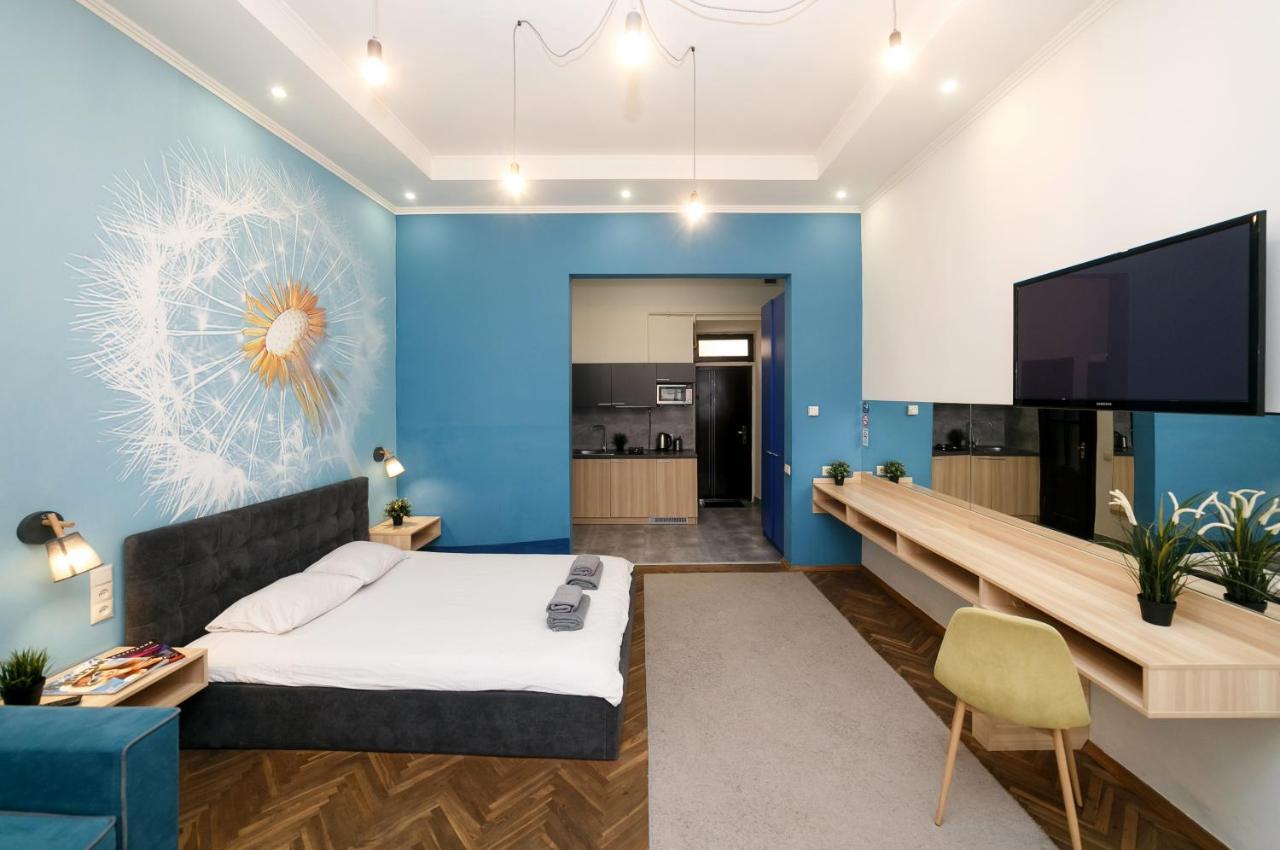 Main Square Apartment Good Stay In The City Center Львов Экстерьер фото